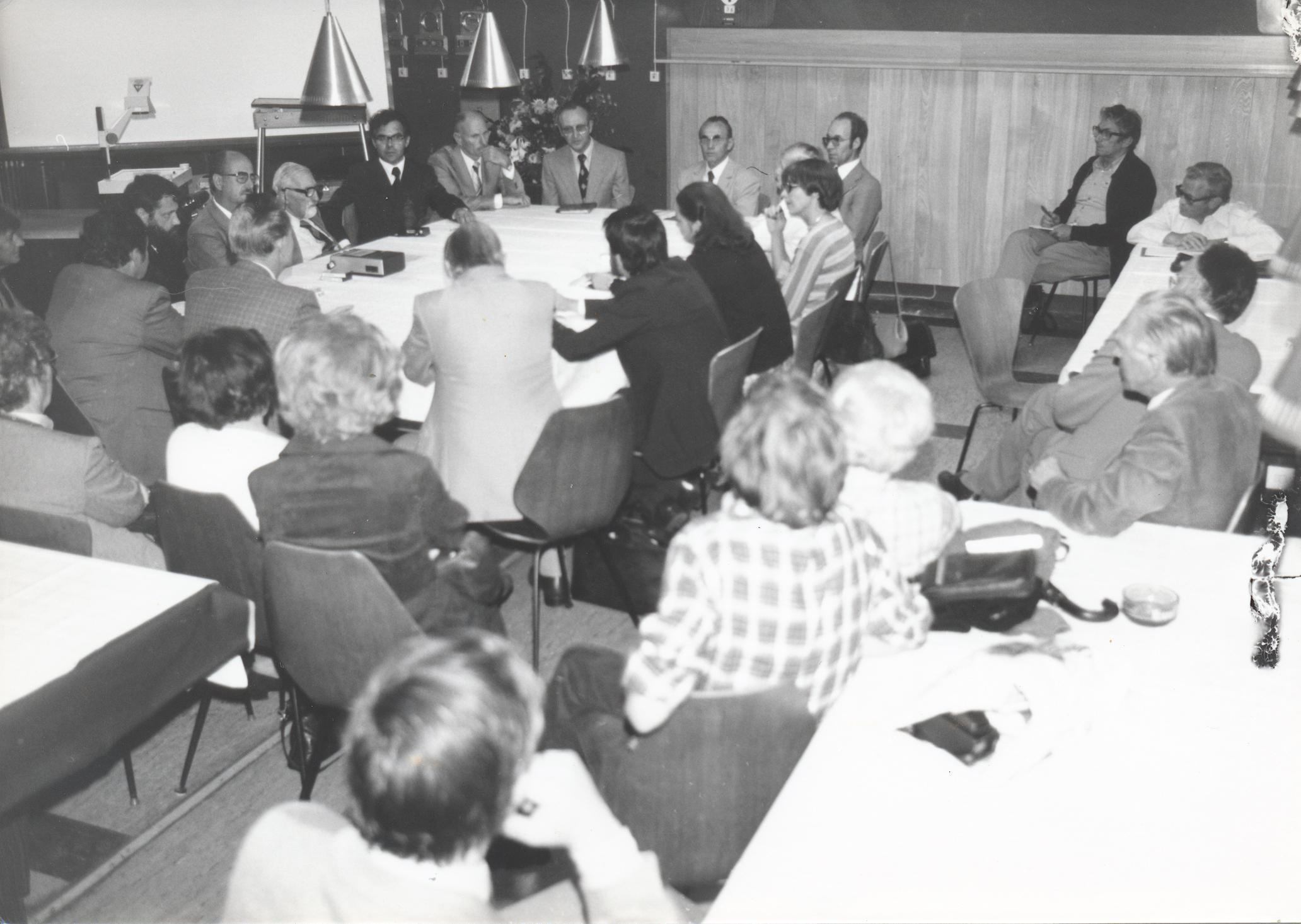 VII. Internationaler Imago Mundi-Kongress 1978, Innsbruck, Diskussionsrunde, von links Werner Bonin, Fidelio Köberle, Tenhaeff, A. Resch, H. Huber, J. Zapf, E. Nickel, G. Emde